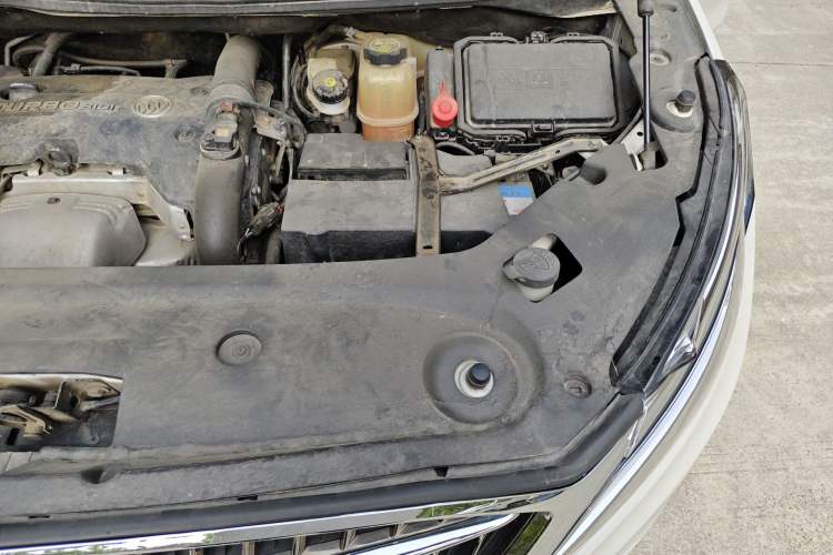 Used Buick GL8 2018 ES 28T Comfort Model China VI Standard Engine Bay Left