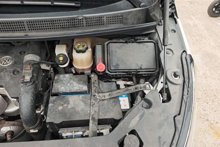 Used Buick GL8 2018 ES 28T Flagship Model China VI Standard Engine Bay Left