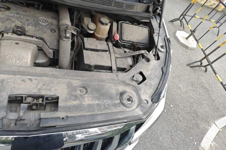 Used Buick GL8 2018 ES 28T Comfort Model China VI Standard Engine Bay Left