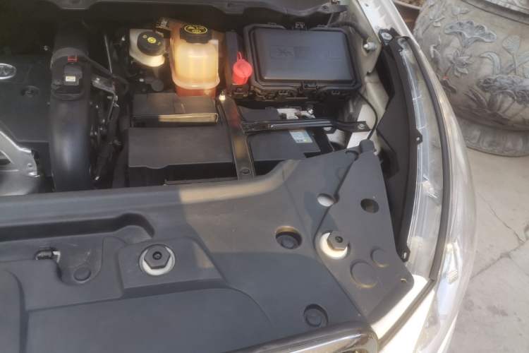 Used Buick GL8 2018 28T Luxury Model China VI Standard Engine Bay Left