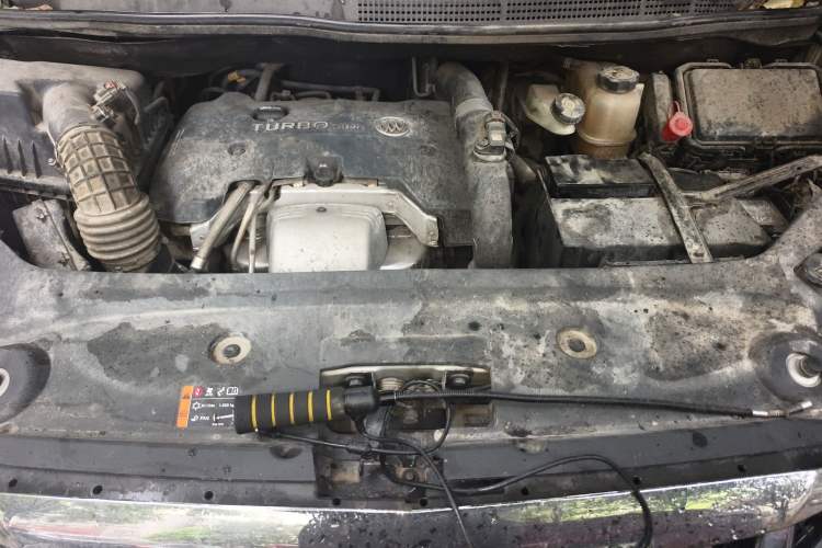 Used Buick GL8 2018 ES 28T Comfort Model China VI Standard Engine Bay