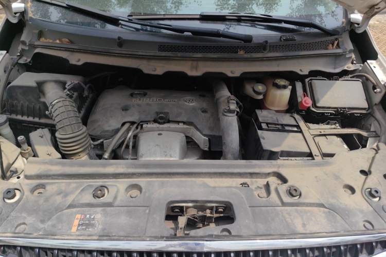 Used Buick GL8 2018 28T Luxury Model China VI Standard Engine Bay