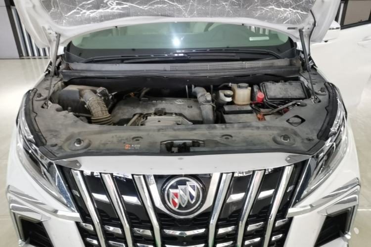 Used Buick GL8 2018 ES 28T Comfort Model China VI Standard Engine Bay