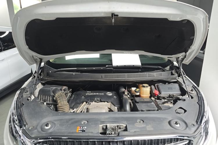 Used Buick GL8 2018 ES 28T Luxury Model China VI Standard Engine Bay