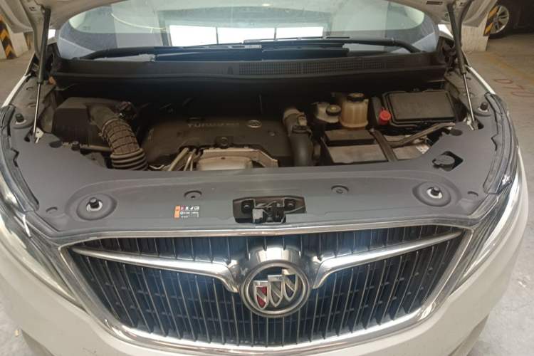 Used Buick GL8 2018 ES 28T Comfort Model China VI Standard Engine Bay