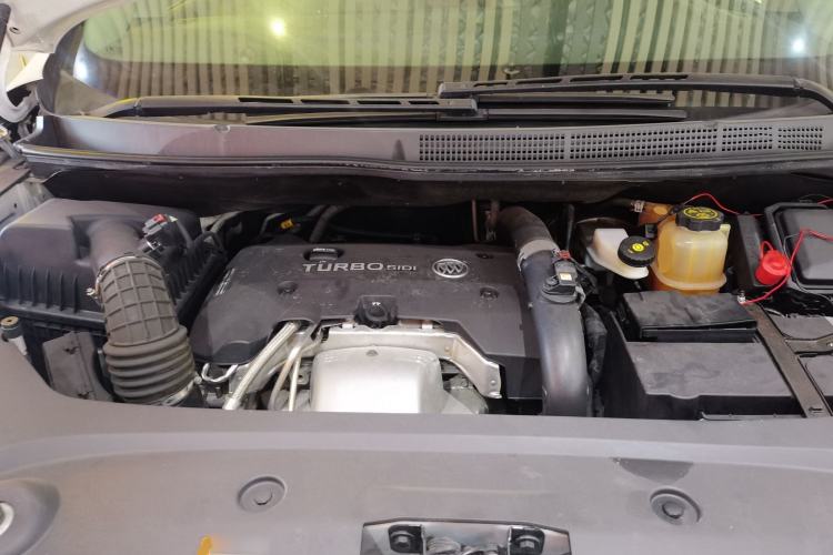 Used Buick GL8 2018 ES 28T Comfort Model China VI Standard Engine Bay