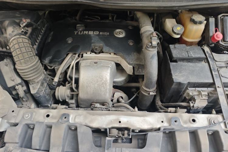 Used Buick GL8 2018 ES 28T Comfort Model China VI Standard Engine Bay
