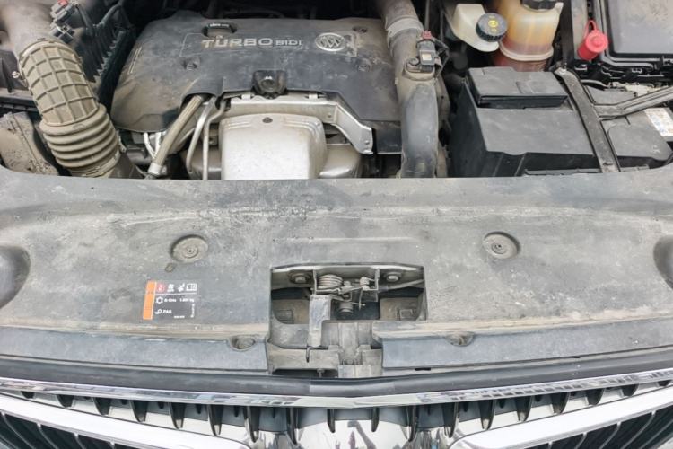 Used Buick GL8 2018 ES 28T Comfort Model China VI Standard Engine Bay