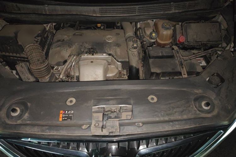 Used Buick GL8 2018 ES 28T Comfort Model China VI Standard Engine Bay