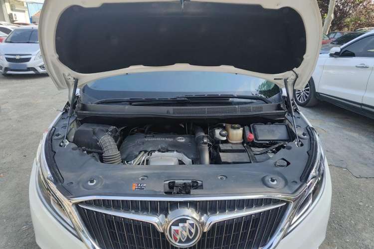 Used Buick GL8 2018 ES 28T Premium Model China VI Standard Engine Bay