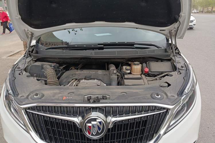 Used Buick GL8 2018 ES 28T Luxury Model China VI Standard Engine Bay