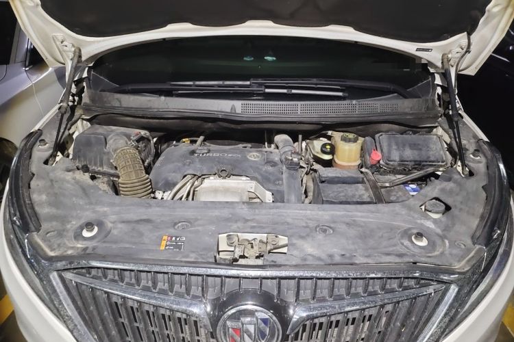 Used Buick GL8 2018 ES 28T Comfort Model China VI Standard Engine Bay