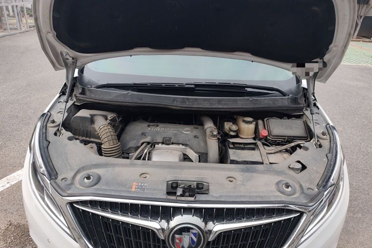 Used Buick GL8 2018 ES 28T Flagship Model China VI Standard Engine Bay