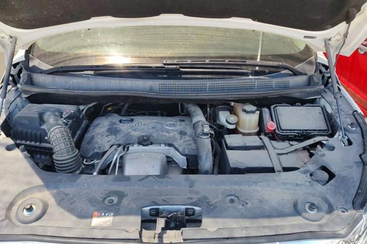 Used Buick GL8 2018 ES 28T Comfort Model China VI Standard Engine Bay