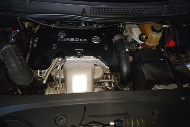 Used Buick GL8 2018 ES 28T Comfort Model China VI Standard Engine Bay