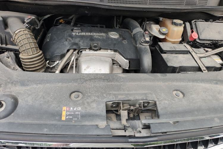 Used Buick GL8 2018 ES 28T Flagship Model China VI Standard Engine Bay