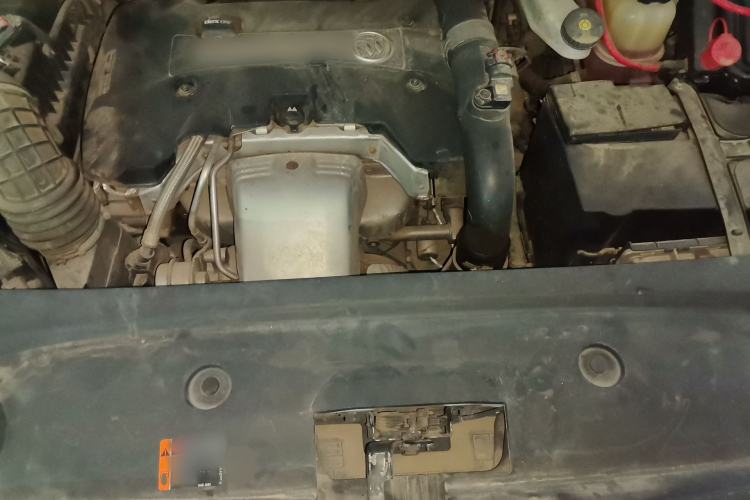 Used Buick GL8 2018 ES 28T Luxury Model China VI Standard Engine Bay