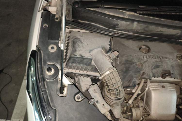 Used Buick GL8 2018 ES 28T Comfort Model China VI Standard Engine Bay Right