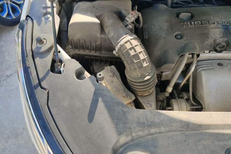 Used Buick GL8 2018 ES 28T Premium Model China VI Standard Engine Bay Right