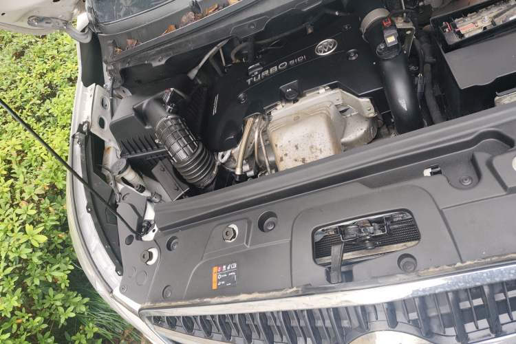 Used Buick GL8 2018 28T Comfort Model China VI Standard Engine Bay Right