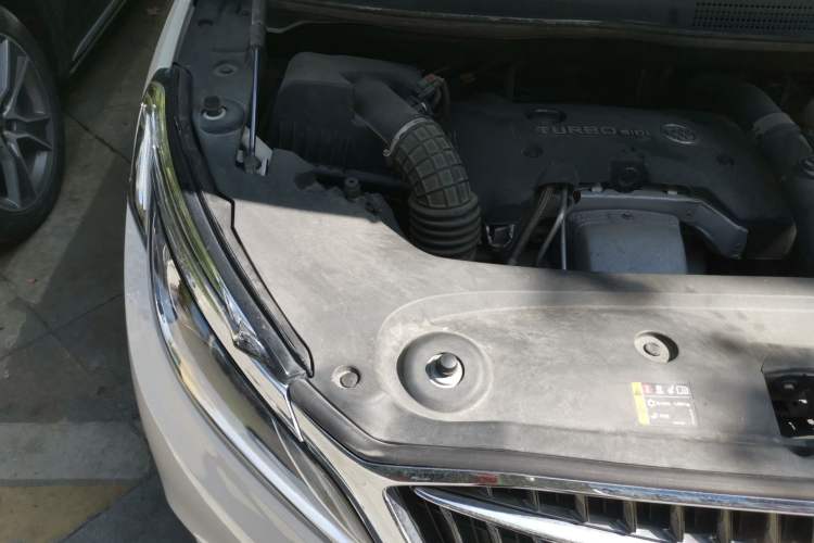 Used Buick GL8 2018 ES 28T Comfort Model China VI Standard Engine Bay Right