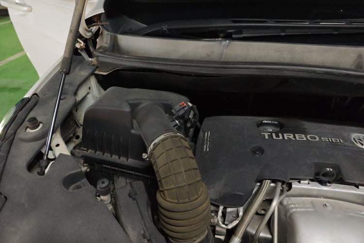 Used Buick GL8 2018 ES 28T Comfort Model China VI Standard Engine Bay Right