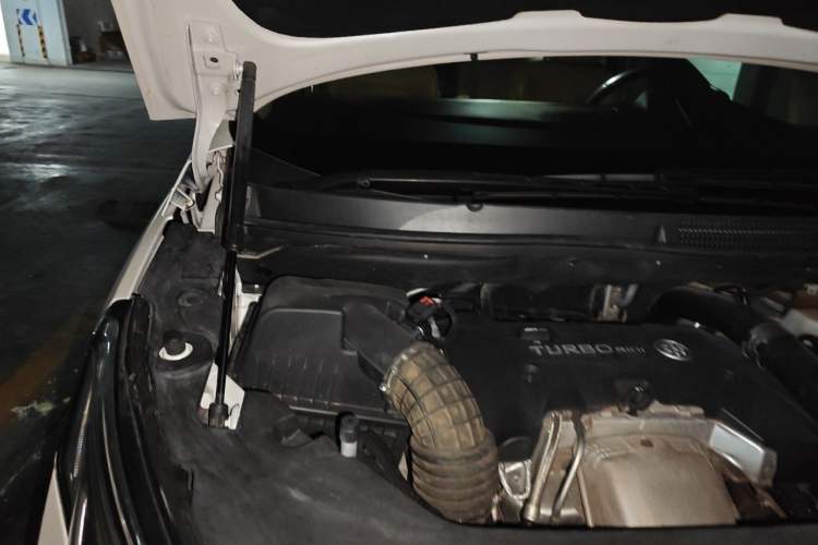 Used Buick GL8 2018 ES 28T Luxury Model China VI Standard Engine Bay Right