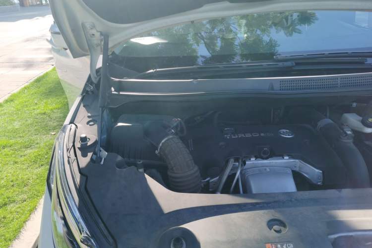 Used Buick GL8 2018 ES 28T Comfort Model China VI Standard Engine Bay Right