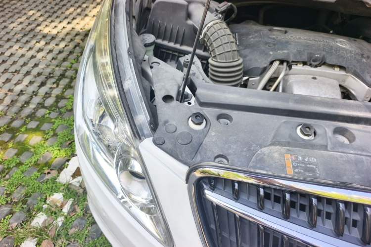 Used Buick GL8 2018 28T Prestige Version China VI Standard Engine Bay Right