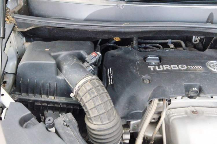 Used Buick GL8 2018 ES 28T Luxury Model China VI Standard Engine Bay Right