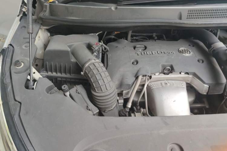 Used Buick GL8 2018 ES 28T Luxury Model China VI Standard Engine Bay Right