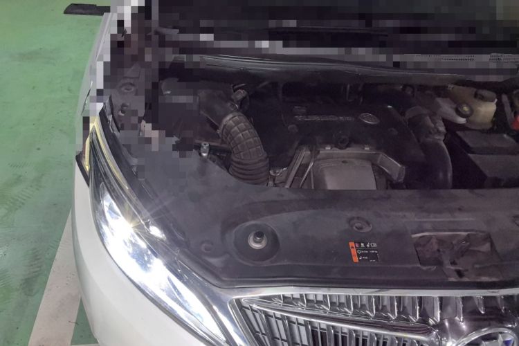 Used Buick GL8 2018 ES 28T Comfort Model China VI Standard Engine Bay Right