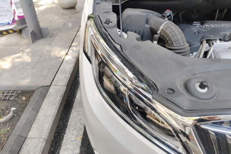 Used Buick GL8 2018 ES 28T Luxury Model China VI Standard Engine Bay Right
