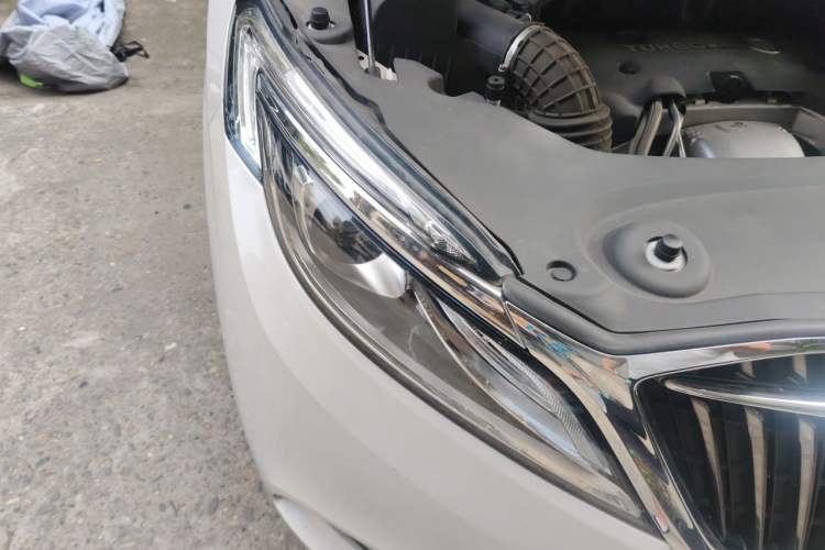Used Buick GL8 2018 ES 28T Comfort Model China VI Standard Engine Bay Right