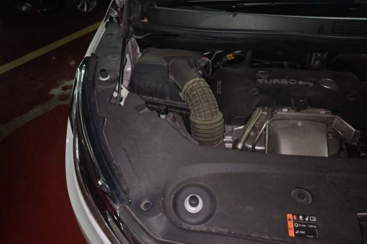 Used Buick GL8 2018 ES 28T Premium Model China VI Standard Engine Bay Right