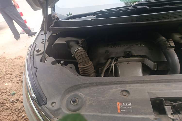 Used Buick GL8 2018 ES 28T Comfort Model China VI Standard Engine Bay Right