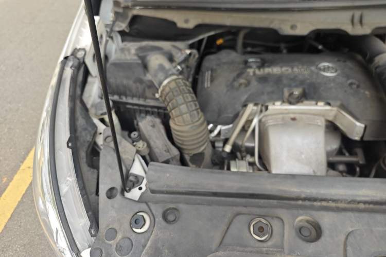 Used Buick GL8 2018 28T Comfort Model China VI Standard Engine Bay Right