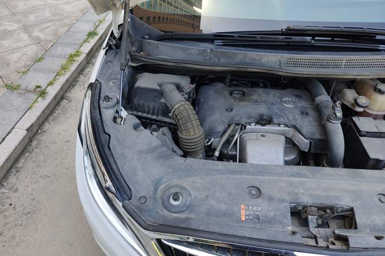 Used Buick GL8 2018 ES 28T Comfort Model China VI Standard Engine Bay Right