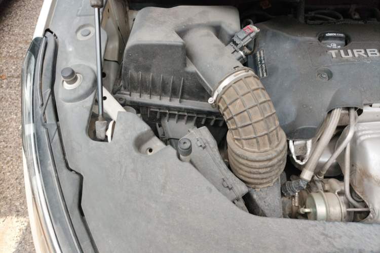 Used Buick GL8 2018 ES 28T Comfort Model China VI Standard Engine Bay Right