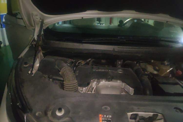 Used Buick GL8 2018 ES 28T Comfort Model China VI Standard Engine Bay Right