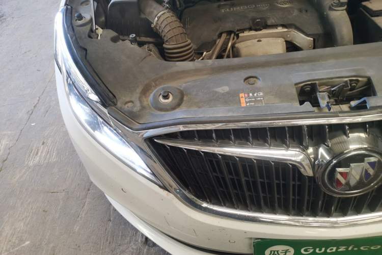 Used Buick GL8 2018 ES 28T Flagship Model China VI Standard Engine Bay Right