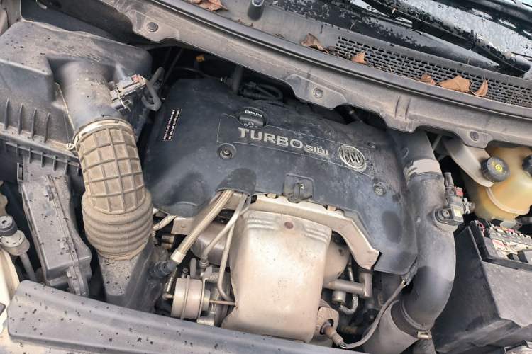 Used Buick GL8 2018 28T Luxury Model China VI Standard Engine Bay Right