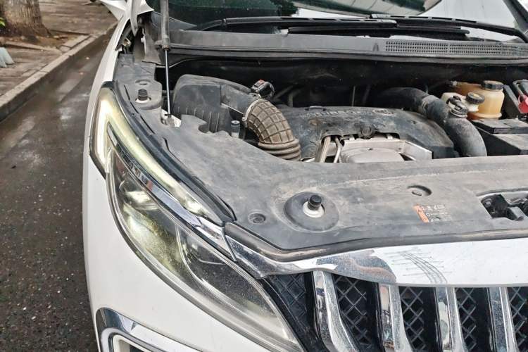Used Buick GL8 2018 ES 28T Comfort Model China VI Standard Engine Bay Right
