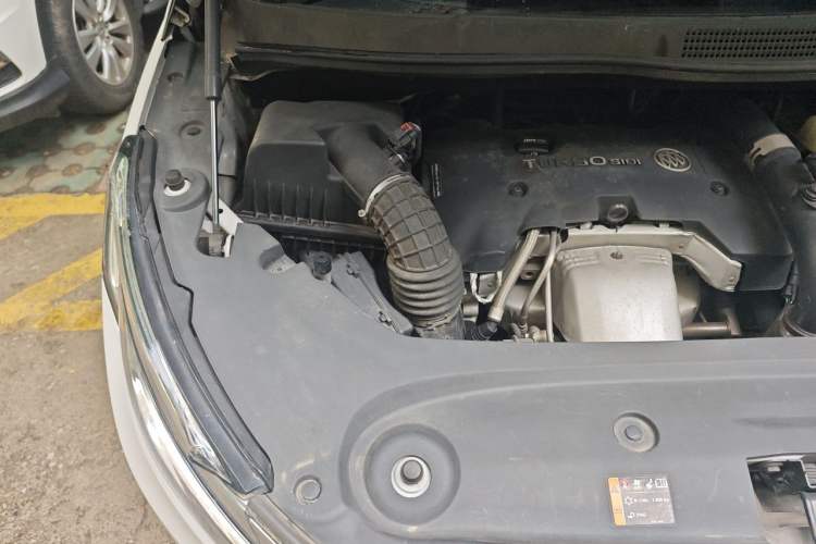 Used Buick GL8 2018 ES 28T Comfort Model China VI Standard Engine Bay Right
