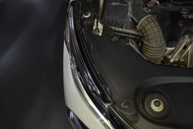 Used Buick GL8 2018 ES 28T Comfort Model China VI Standard Engine Bay Right