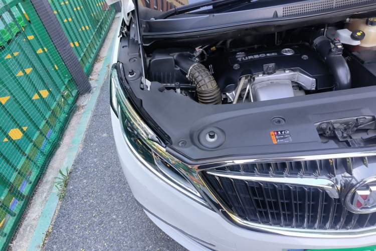 Used Buick GL8 2018 ES 28T Luxury Model China VI Standard Engine Bay Right