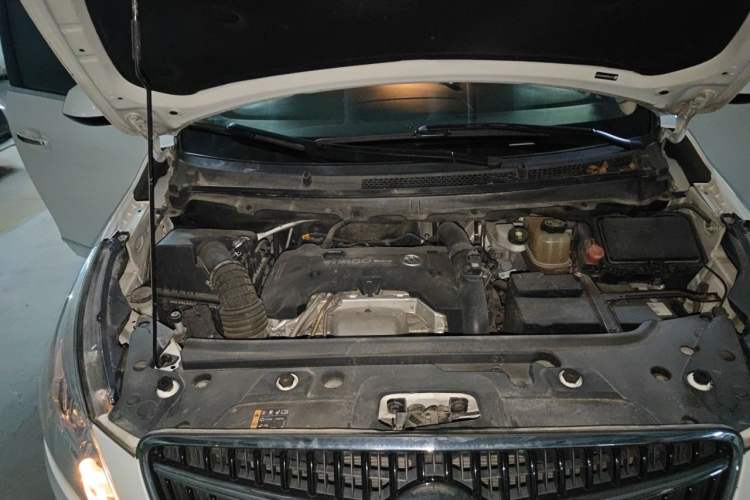 Used Buick GL8 2018 28T Luxury Model China VI Standard Engine Bay Right