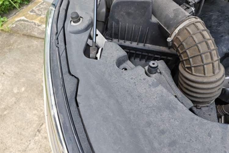 Used Buick GL8 2018 ES 28T Comfort Model China VI Standard Engine Bay Right