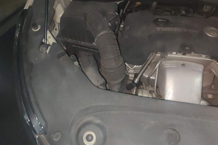 Used Buick GL8 2018 ES 28T Comfort Model China VI Standard Engine Bay Right