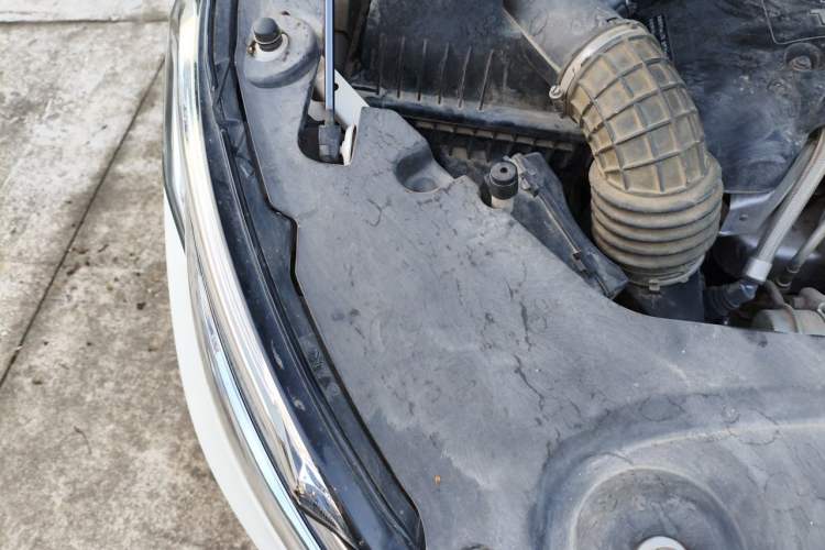 Used Buick GL8 2018 ES 28T Comfort Model China VI Standard Engine Bay Right